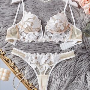 Elegant White Floral Lace Lingerie Set